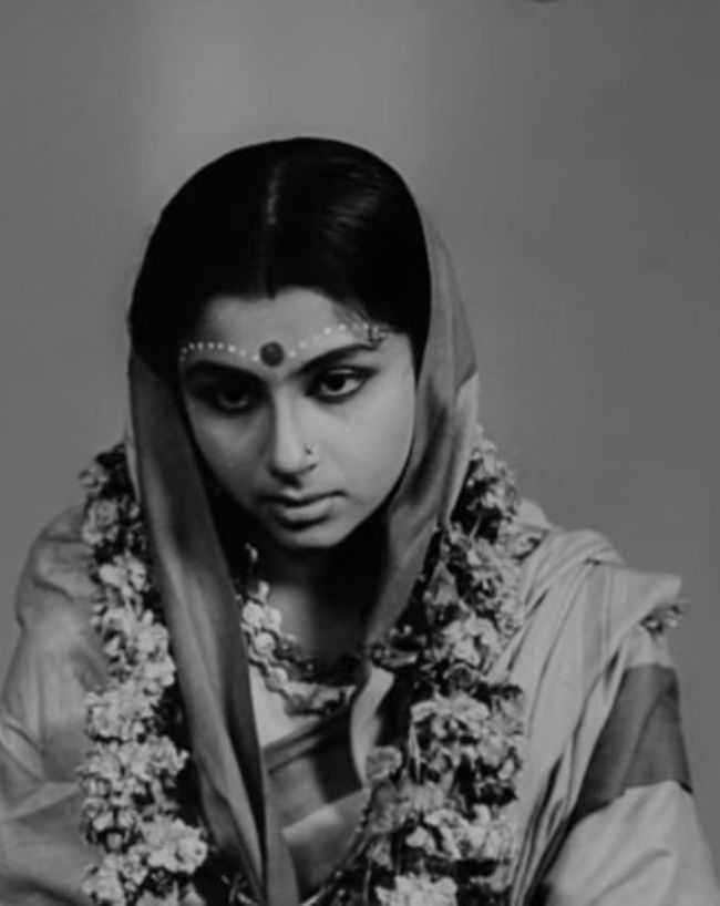 Satyajit Ray Devi Movie,-1-2