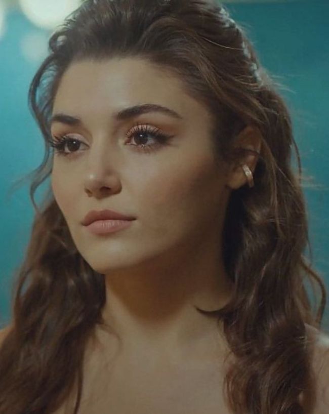 _Hande Ercel skincare routine (1)-1-2-3-4-5-6-7-8-9