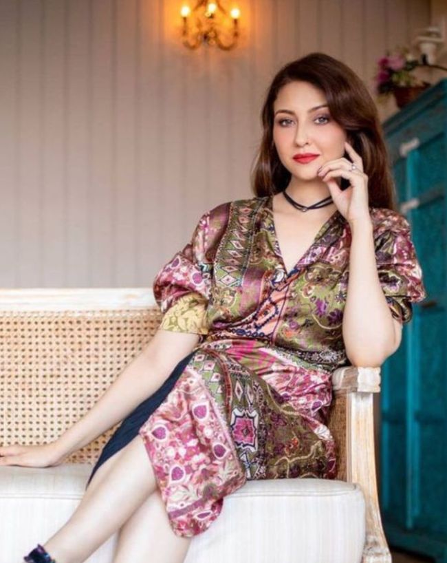 Saumya Tandon dhurandhar actress Fashion Designer-1-2-3-4-5