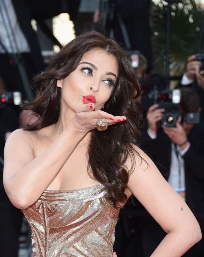 _Aishwarya Rai Bachchan Moolank-1-2-3-4-5