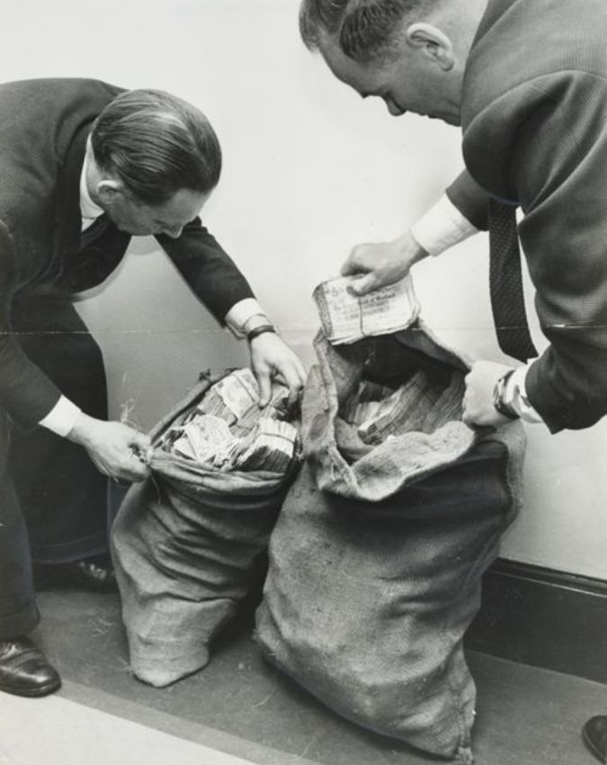 The Heist of the Century Movie The Heist of the Century Movie-1-2-3-4-5-6