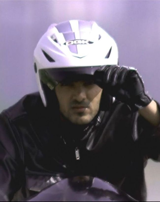 Dhoom 2004 movie review,-1-2-3-4-5-6