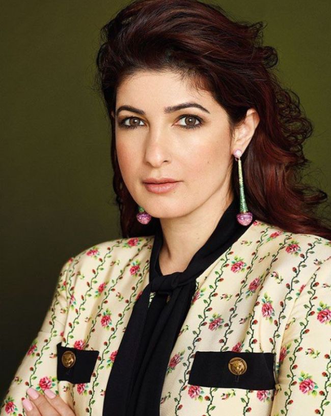 Dimple Kapadia and Twinkle Khanna-1-2-3-4-5-6