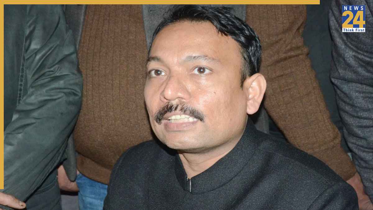 अलंकार अग्निहोत्री आज करेंगे अपनी पार्टी का ऐलान, UGC नियमों के खिलाफ इस्तीफा देकर हुए थे चर्चित