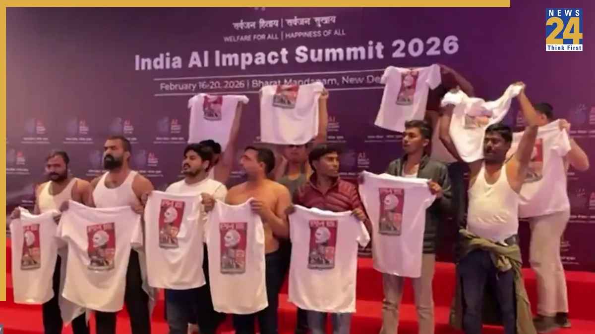 Congressmen arrive at AI Summit