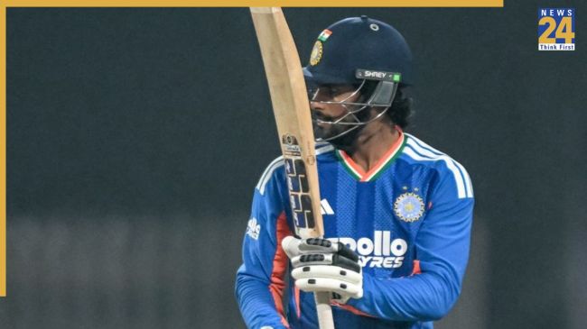 तिलक वर्मा बल्लेबाजी करते हुए