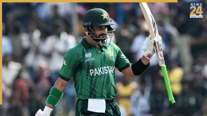 साहिबजादा फरहान शतकीय पारी खेलते हुए