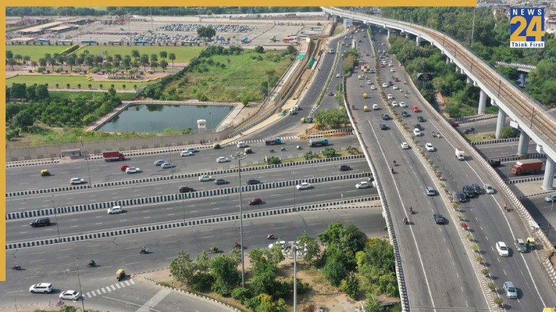 Delhi Dehradun Expressway.jpg Delhi Dehradun Expressway-1