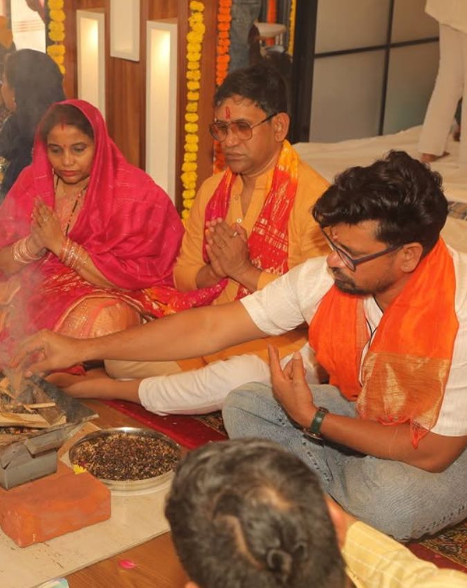 Nirahua Dinesh Lal Yadav Real Wife-1-2-3