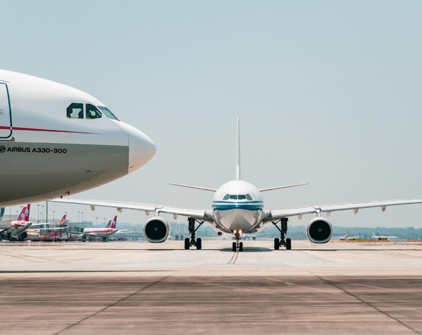 Why Airplane Window Has Small Hole-1-2-3-4-5-6