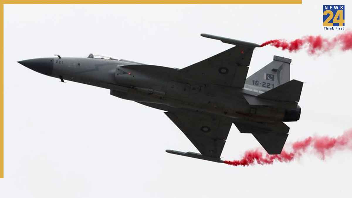 दुनिया को लड़ाकू विमान JF-17 बेचने निकला कंगाल पाकिस्तान, कई देश खड़े कतार में; पर बनाने के पैसे ही नहीं