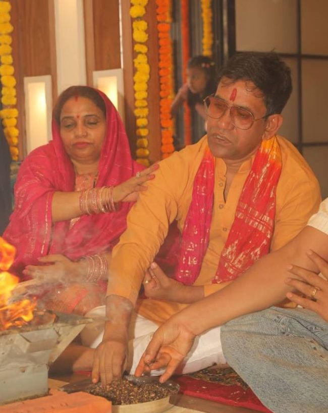 Nirahua Dinesh Lal Yadav Real Wife-1-2-3-4-5-6-7-8