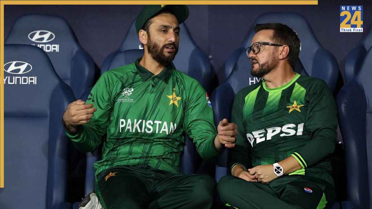 Salman Ali Agha Mike Hesson