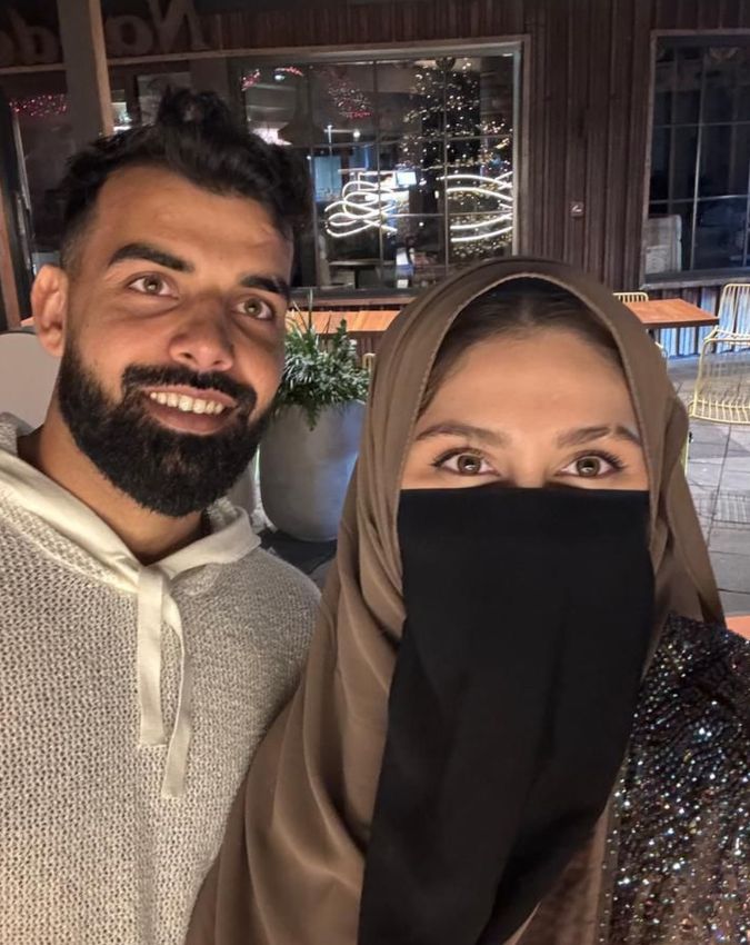 Shadab Khan Wife -1-2-3-4