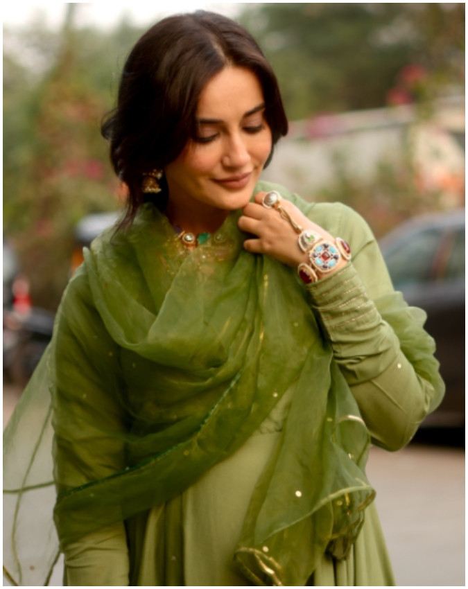 Surbhi Jyoti-1-2-3-4-5