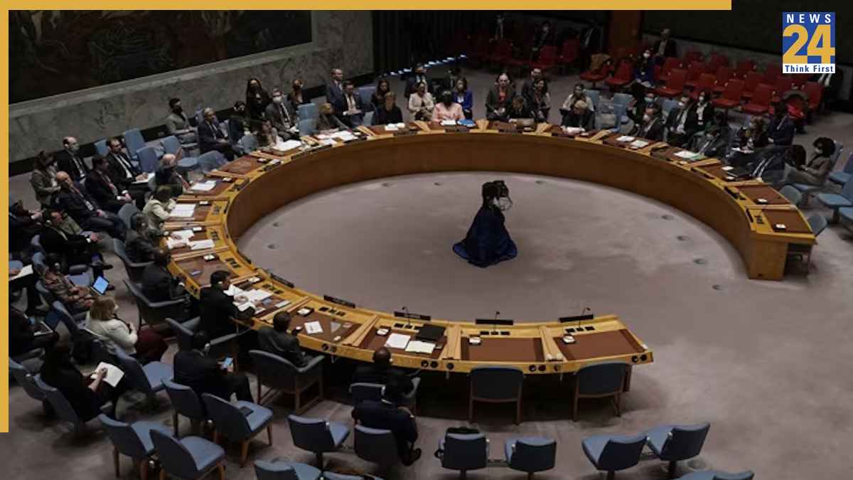 UN में रूस-यूक्रेन तत्काल युद्ध रोकने के प्रस्ताव पर वोटिंग में भारत गैरहाजिर, जानें क्यों बनाई दूरी?