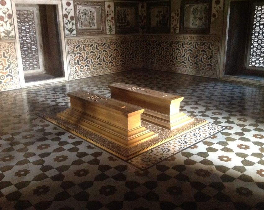 Jodha Bai Ko Kaha Dafnaya Gaya Hai Jodha Bai Ko Kaha Dafnaya Gaya Hai-1-2-3-4-5