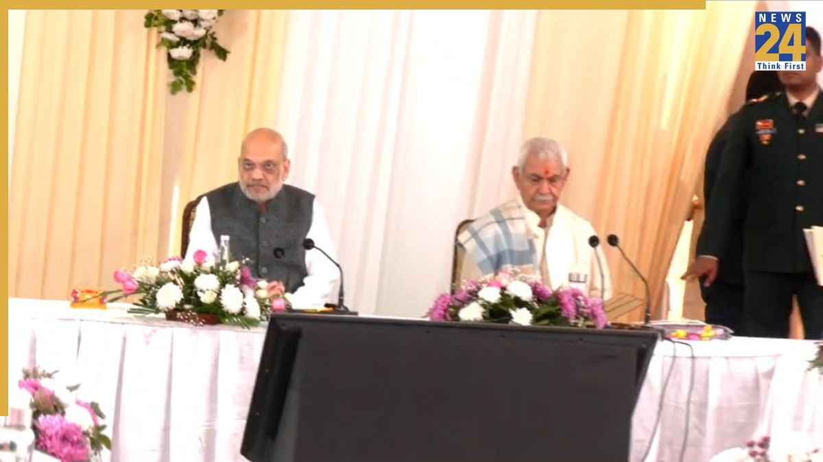 जम्मू में गृहमंत्री अमित शाह की हाई-लेवल मीटिंग, एंटी टेरर ऑपरेशन्स पर मंथन