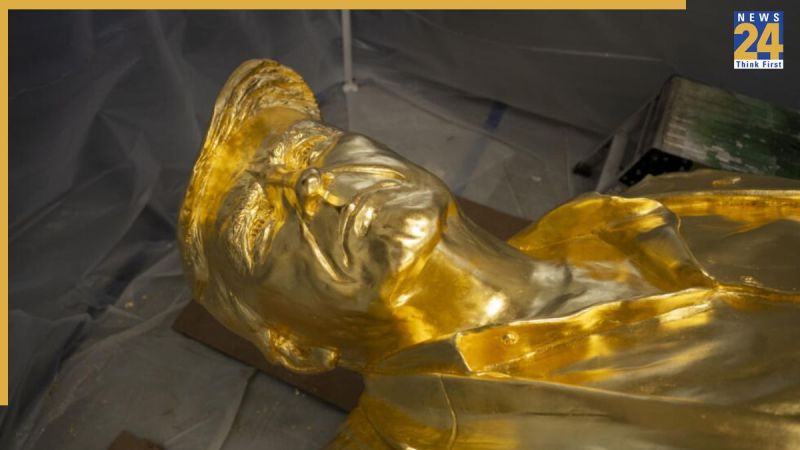 Donald Trump Golden statue