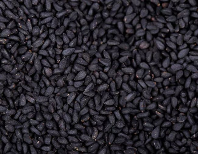 Image Source Freepik वजन घटाने से लेकर ब्लड शुगर कंट्रोल तक, कलौंजी के फायदे कर देंगे हैरान-1-2-3-4-5