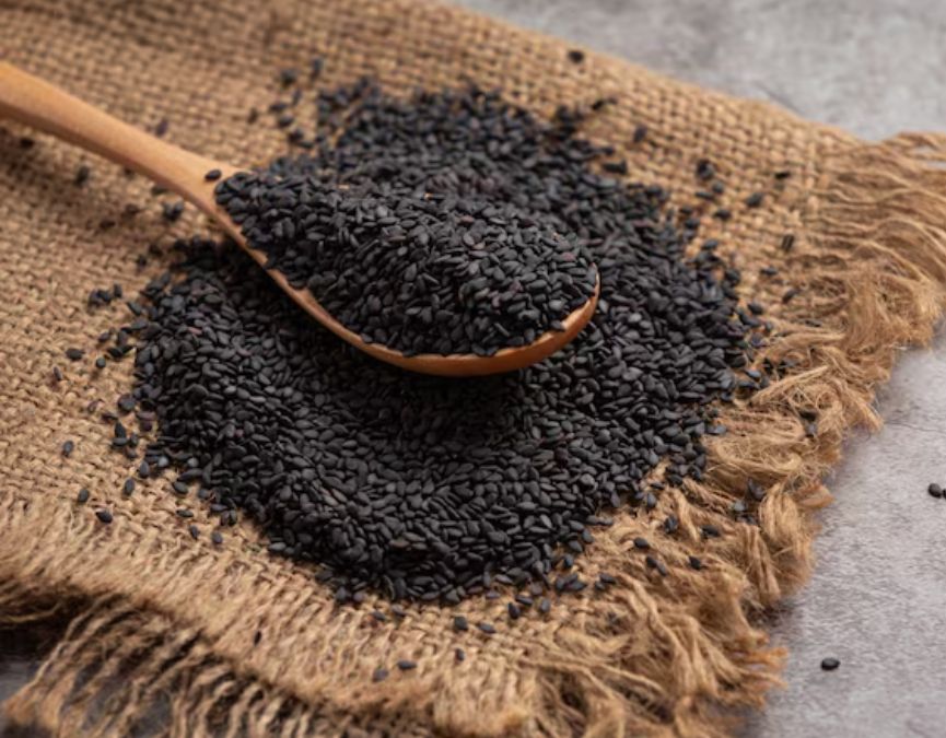 Image Source Freepik वजन घटाने से लेकर ब्लड शुगर कंट्रोल तक, कलौंजी के फायदे कर देंगे हैरान-1-2-3-4