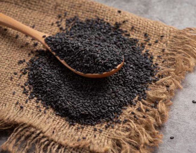 Image Source Freepik वजन घटाने से लेकर ब्लड शुगर कंट्रोल तक, कलौंजी के फायदे कर देंगे हैरान-1-2-3-4