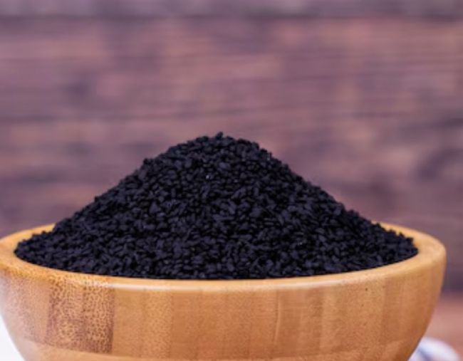 Image Source Freepik वजन घटाने से लेकर ब्लड शुगर कंट्रोल तक, कलौंजी के फायदे कर देंगे हैरान-1-2