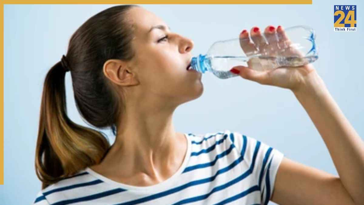 सही वक्त पर पानी पीने से पास नहीं आएगी कोई बीमारी, यहां जानिए दिन में कब-कब पीना चाहिए पानी