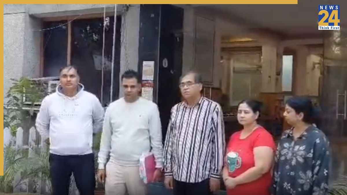 एक ही फ्लैट कई लोगों को बेचकर करोड़ों की ठगी, ‘बंटी–बबली’ दंपती गिरफ्तार