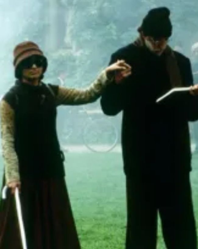 Amitabh Bachchan First Kissing Scene-1-2-3-4-5-6-7-8