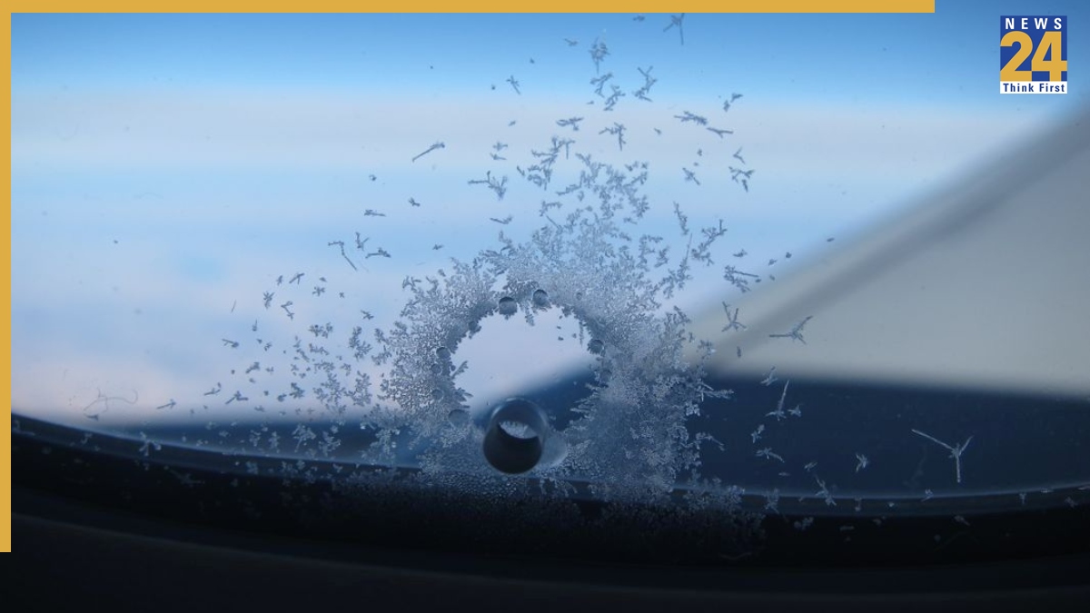 Why Airplane Window Has Small Hole-1