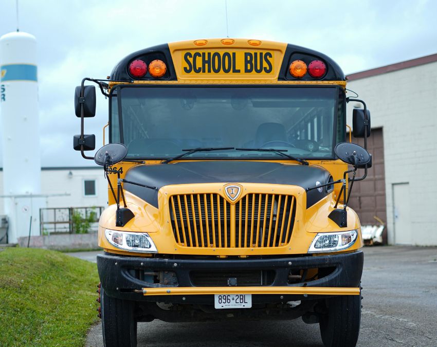 School Bus Peele Rang Ki Kyon Hoti Hai-1-2-3-4