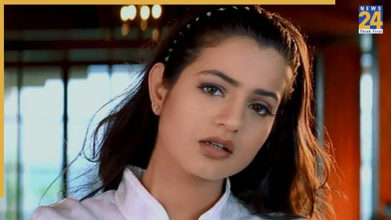 ameesha patel nonbailable warrant