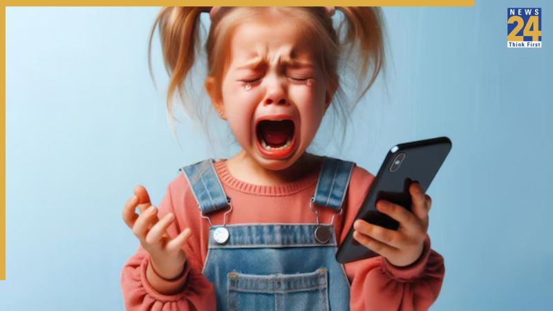 bachche Phone Kyu Chalate Hai