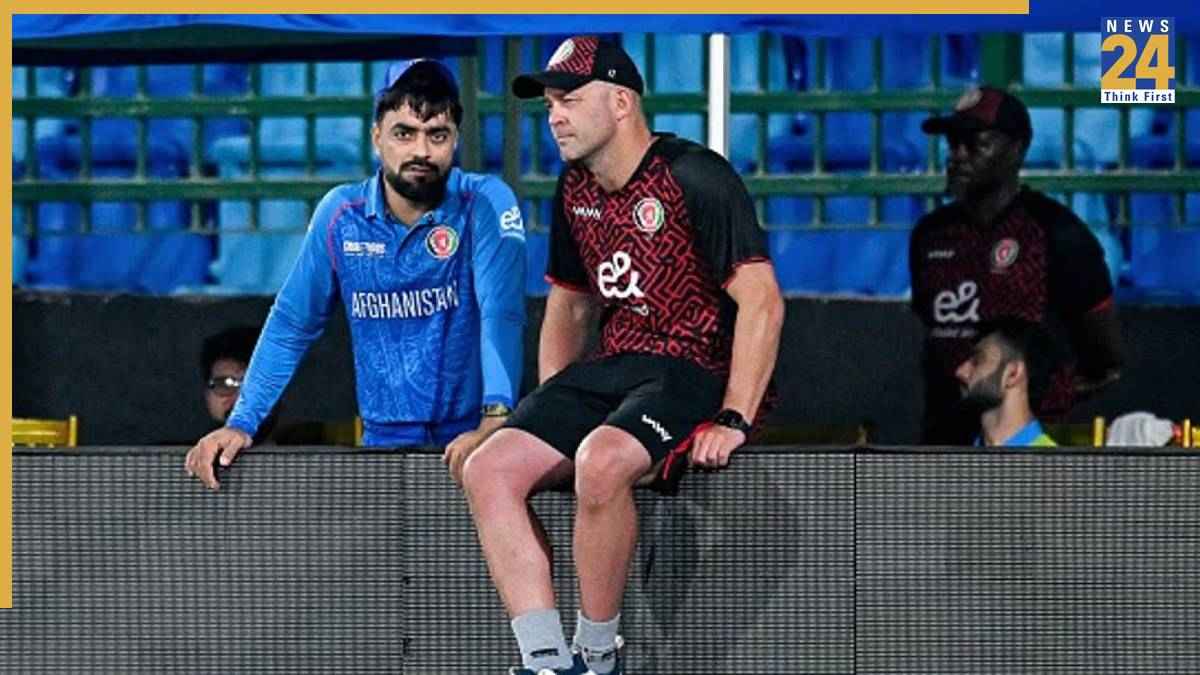 T20 World Cup के बीच इस टीम के हेड कोच ने दिया इस्तीफा, खिलाड़ियों ने दी भावुक विदाई