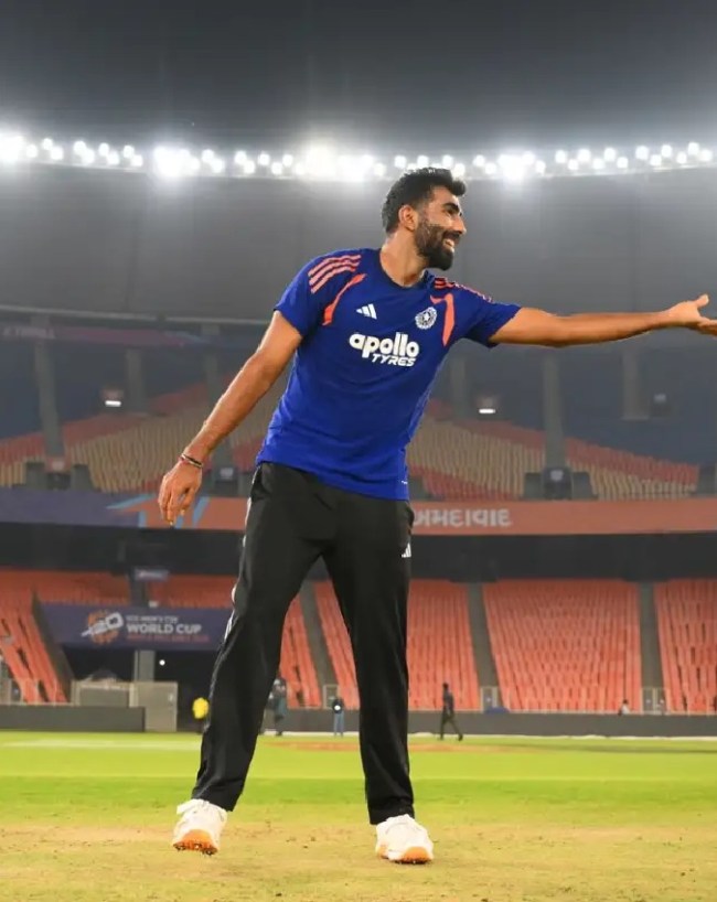 Mohammed Shami and Bhuvneshwar Kumar-1-2-3-4