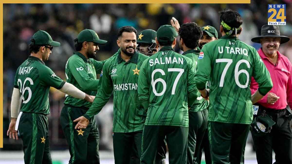 T20 WC 2026: सुपर-8 में पहुंचने के बाद पाकिस्तान टीम को मिला पूर्व कप्तान का साथ, सोशल मीडिया पर शेयर किया खास पोस्ट