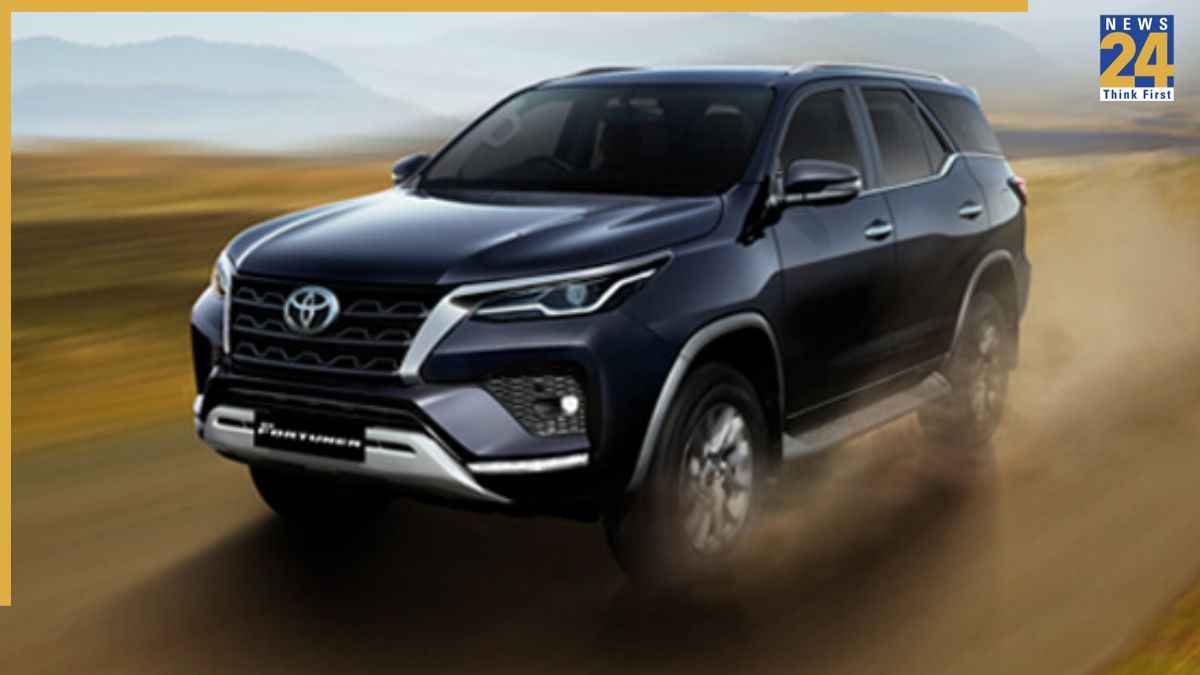नई Toyota Fortuner लेने से पहले रुक जाएं! 2026 मॉडल में मिलेंगे ऐसे फीचर्स जो अभी तक नहीं देखे