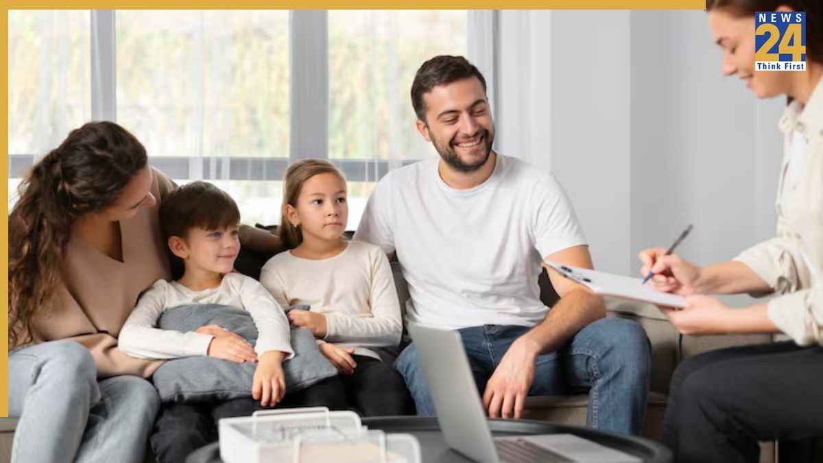 Parenting में ज्यादा ढील पड़ सकती है भारी! जानिए परमिसिव पेरेंटिंग के फायदे और नुकसान