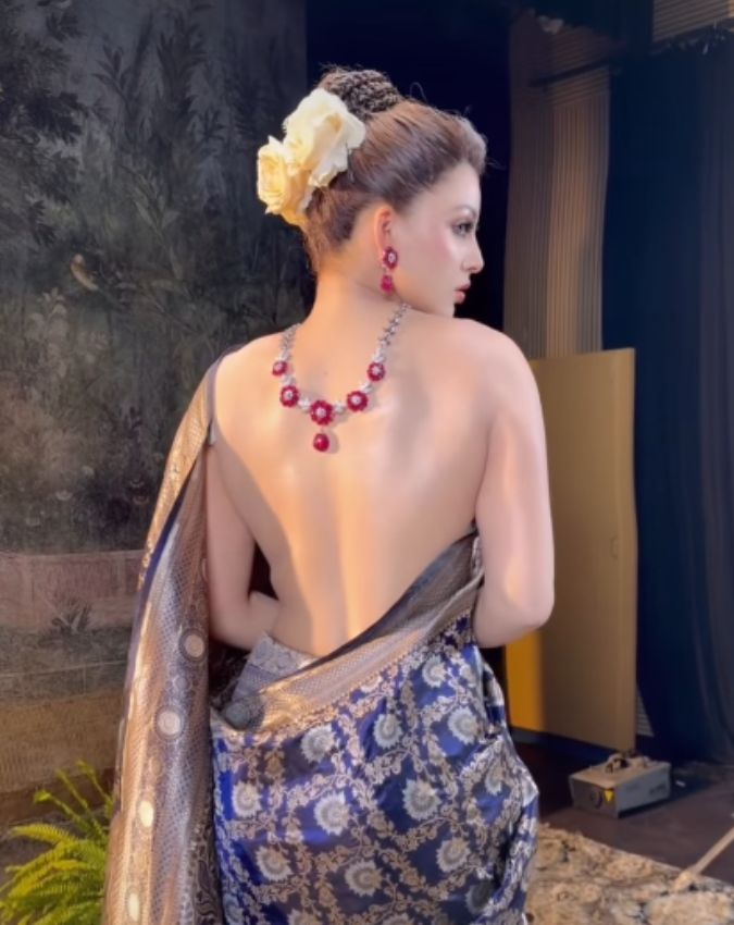 Urvashi Rautela,-1-2