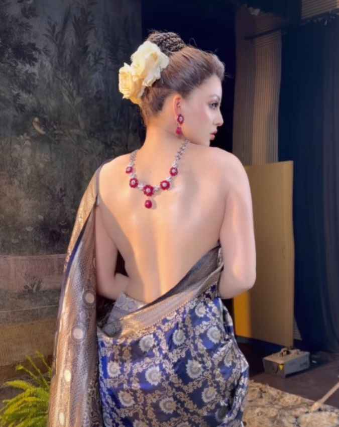 Urvashi Rautela का ग्लैमरस लुक