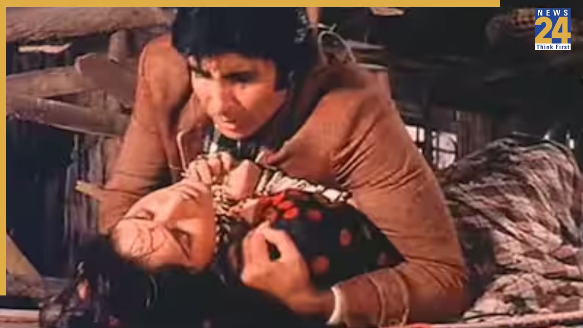 38 years old Film ganga Jamuna Saraswati-1