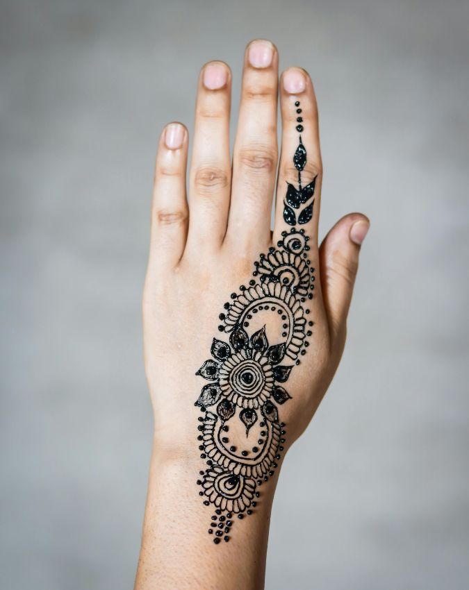 Simple Navratri Mehndi Designs-1-2-3-4