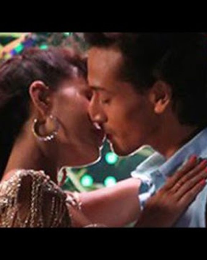 Bollywood Intimate Viral Moments-1-2-3-4