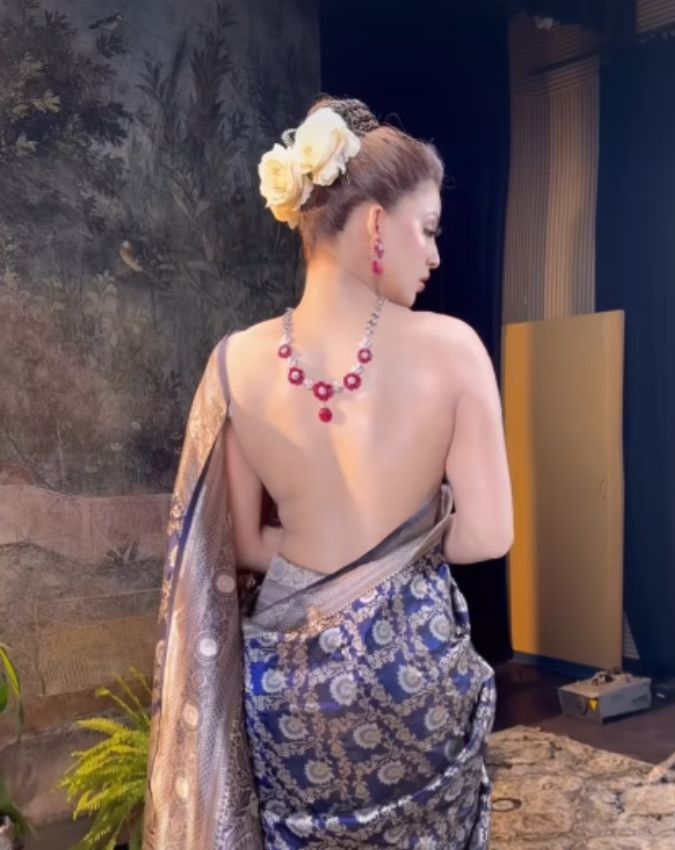 Urvashi Rautela,-1-2-3-4-5-6