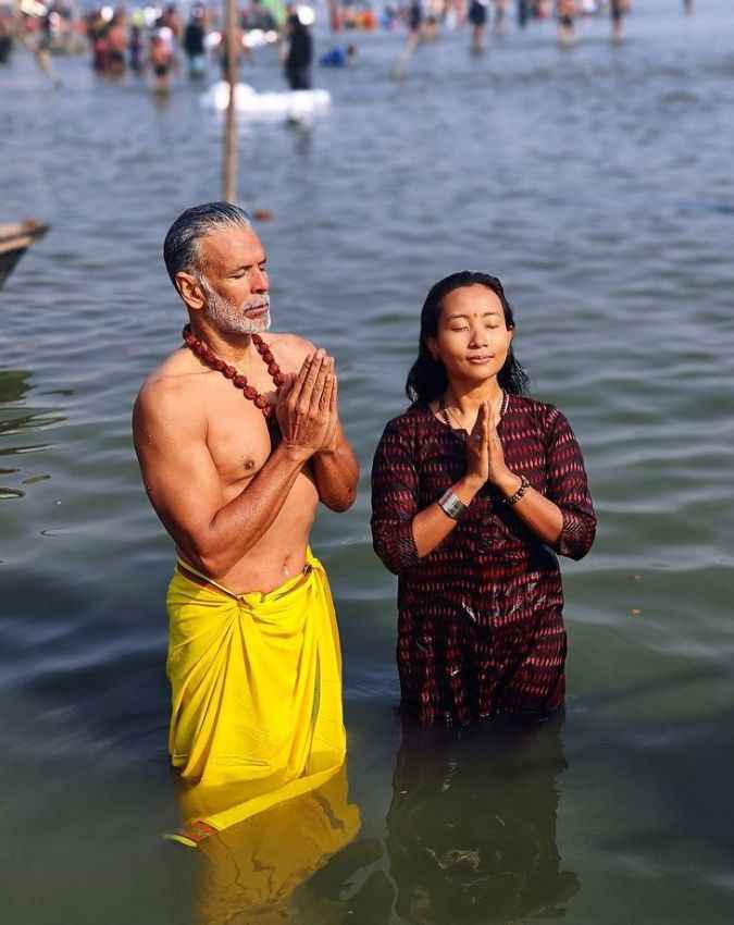  सास से भी 1 साल बड़े