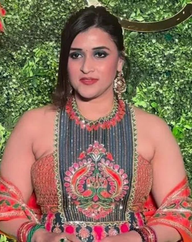 Anurag Dobhal and Mannara Chopra Friendship-1-2-3-4-5-6