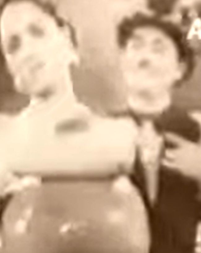 78 years old Song Aana Meri Jaan Sunday ke Sunday-1-2-3-4-5-6