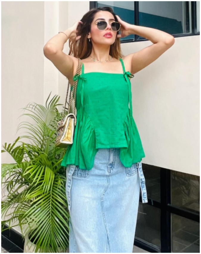 Aditi Hundia with Ishan Kishan-1-2-3-4-5