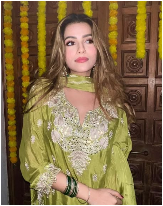 Aditi Hundia with Ishan Kishan-1-2-3-4-5-6